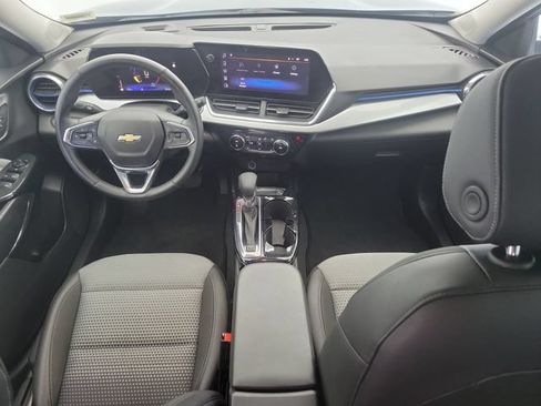 Used 2025 Chevrolet Trax LT w/ LT Convenience Package FWD image 16