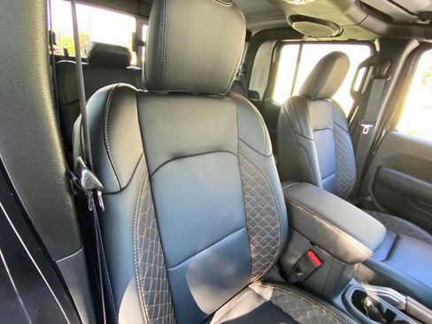 Used 2022 Jeep Gladiator Overland image 21