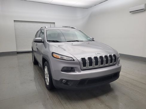 Used 2017 Jeep Cherokee Latitude FWD image 14