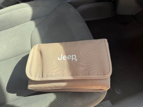 Used 2018 Jeep Wrangler Unlimited Sport S AWD/4WD image 16