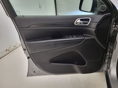 Used 2020 Jeep Grand Cherokee Laredo w/ Quick Order Package 2BN North image 24