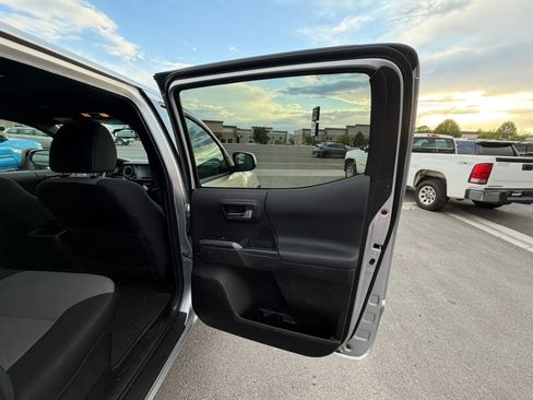 Used 2022 Toyota Tacoma TRD Off-Road AWD/4WD image 23