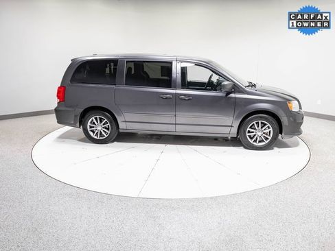 Used 2016 Dodge Grand Caravan SE image 26