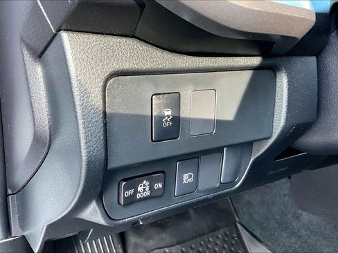 Used 2023 Toyota Tacoma SR5 AWD/4WD image 32