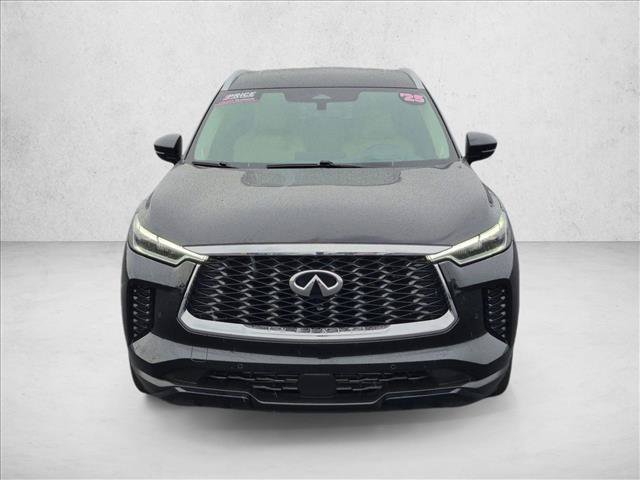 Used 2025 INFINITI QX60 Luxe w/ Vision Package FWD image 2