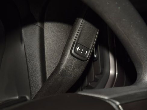 Used 2024 Chevrolet Silverado 2500 Custom w/ Custom Value Package image 40