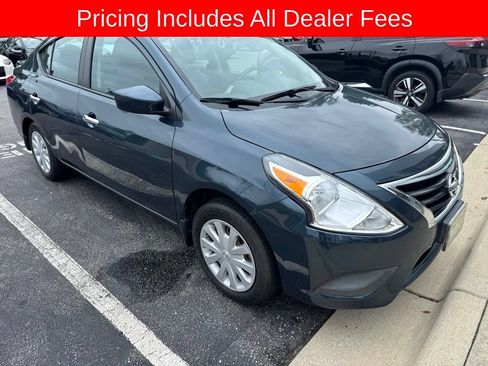 Used 2015 Nissan Versa SV FWD image 1