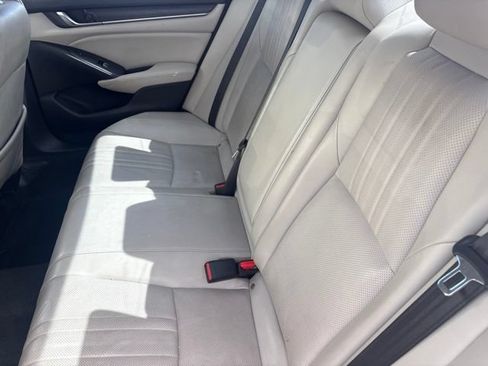 Used 2018 Honda Accord Touring image 11