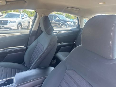 Used 2020 Ford Fusion SE FWD image 13