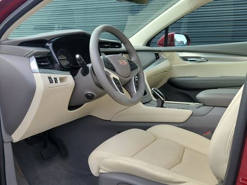 Used 2017 Cadillac XT5 Premium Luxury FWD image 5