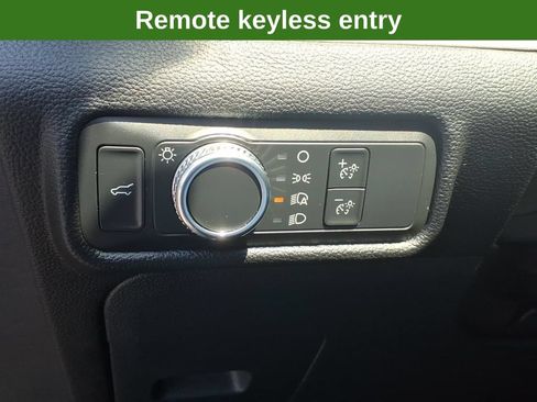 Used 2021 Ford Explorer XLT AWD/4WD image 25