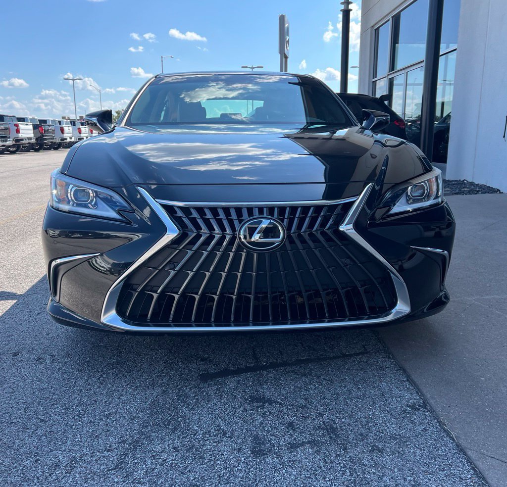 Used 2024 Lexus ES 350 w/ Premium Package FWD image 3