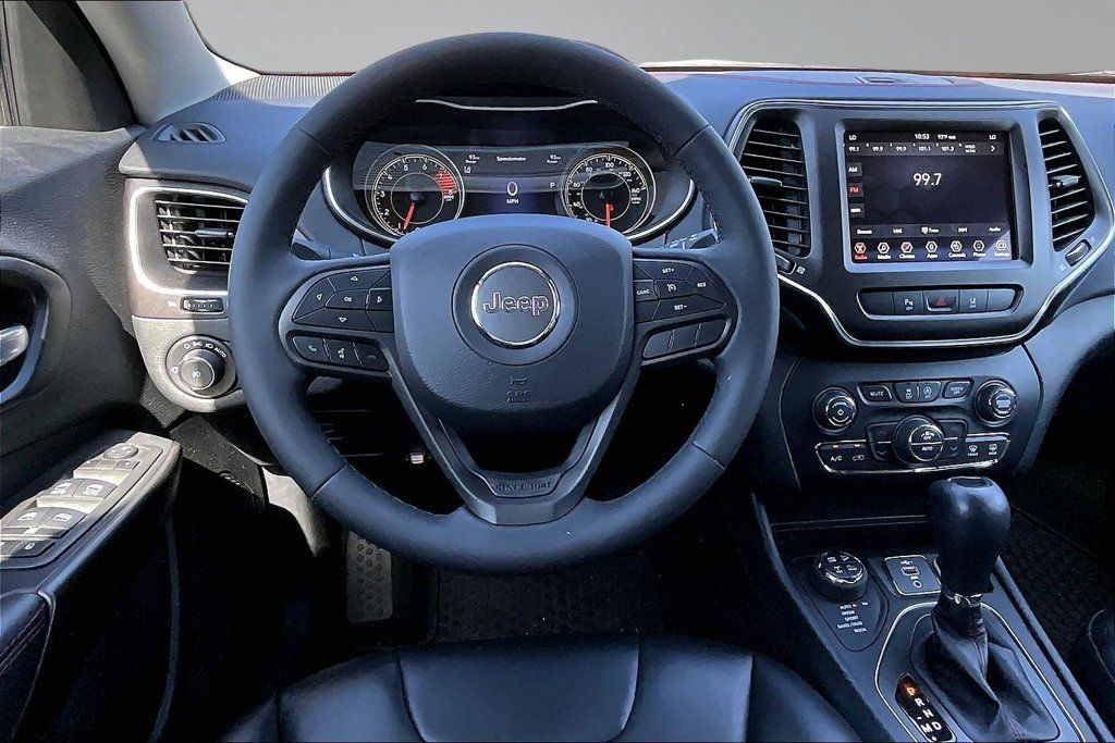 Used 2022 Jeep Cherokee Trailhawk w/ Comfort/Convenience Group AWD/4WD image 5
