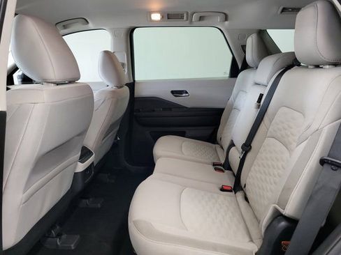Certified 2022 Nissan Pathfinder SV w/ Cargo Package FWD image 12