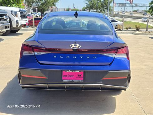 Used 2024 Hyundai Elantra SEL FWD image 5