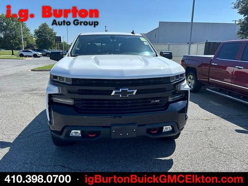 Used 2021 Chevrolet Silverado 1500 LT Trail Boss w/ Convenience Package II AWD/4WD image 2