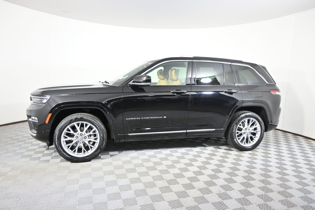 Used 2022 Jeep Grand Cherokee Summit w/ Adv Protech Group IV AWD/4WD image 2