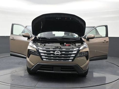 Used 2025 Nissan Rogue SV FWD image 33