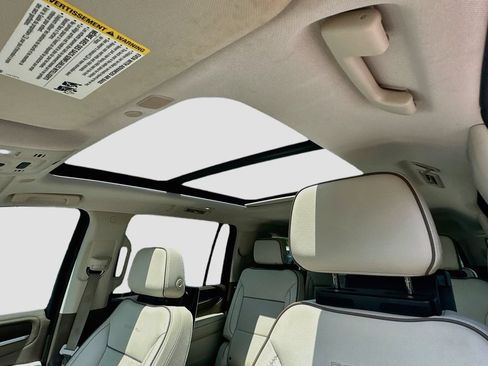 Used 2022 GMC Yukon XL Denali w/ Advanced Technology Package AWD/4WD image 22