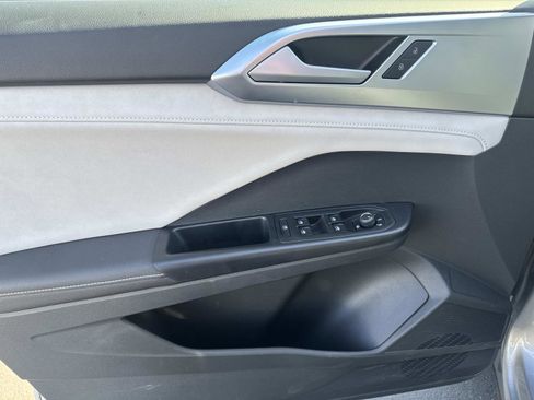 Certified 2025 Volkswagen Taos SE w/ Panoramic Sunroof Package image 23