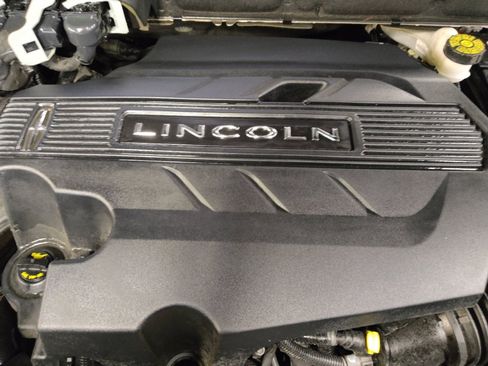 Used 2019 Lincoln Nautilus Reserve image 30