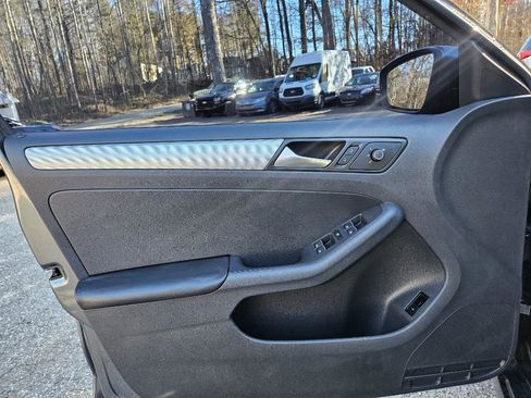 Used 2016 Volkswagen Jetta SE image 14