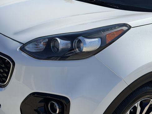 Used 2018 Kia Sportage EX w/ Option Group 040 image 9