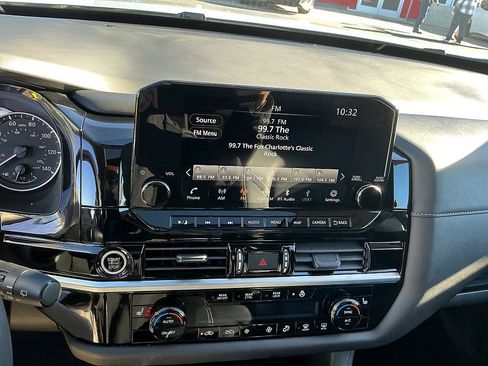 Certified 2024 Nissan Pathfinder SL w/ SL Premium Package image 16