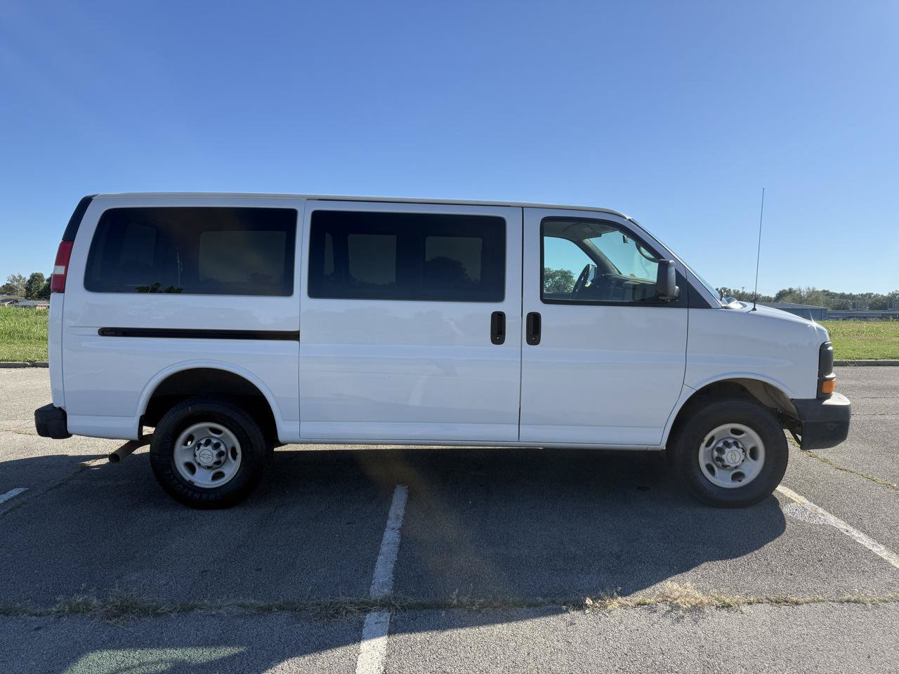 Used 2006 Chevrolet Express 3500 w/ Power and Light Package RWD image 4