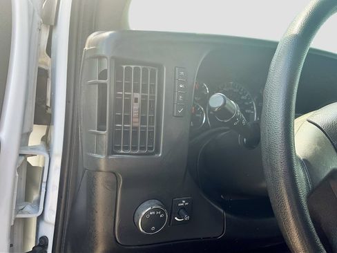 Used 2025 GMC Savana 3500 Extended RWD image 10