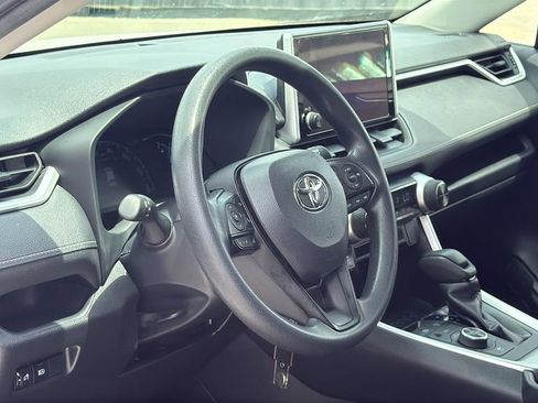 Used 2024 Toyota RAV4 LE AWD/4WD image 9