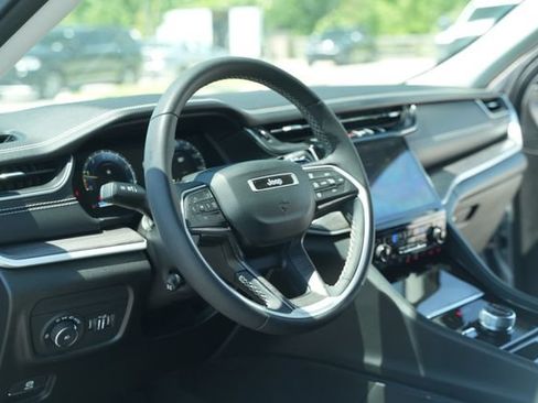 Used 2023 Jeep Grand Cherokee L Limited w/ Luxury Tech Group II AWD/4WD image 27