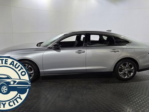 Used 2023 Honda Accord EX image 4