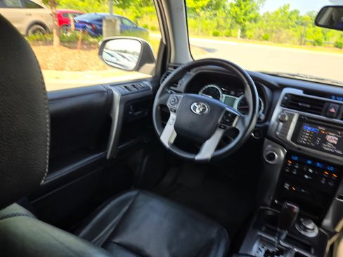 Used 2016 Toyota 4Runner Limited AWD/4WD image 9