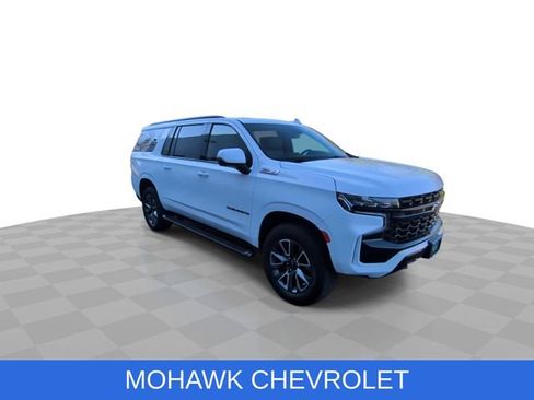Used 2024 Chevrolet Suburban Z71 w/ Luxury Package AWD/4WD image 2