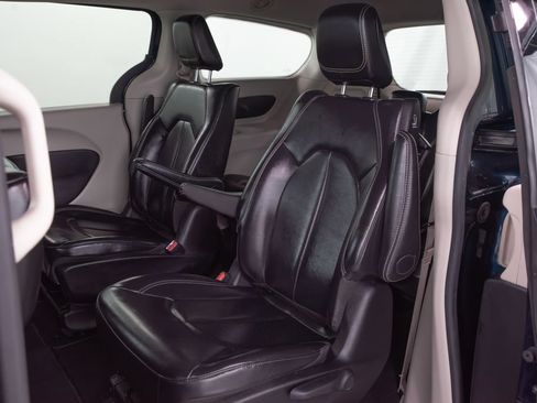Used 2024 Chrysler Pacifica Limited FWD image 10