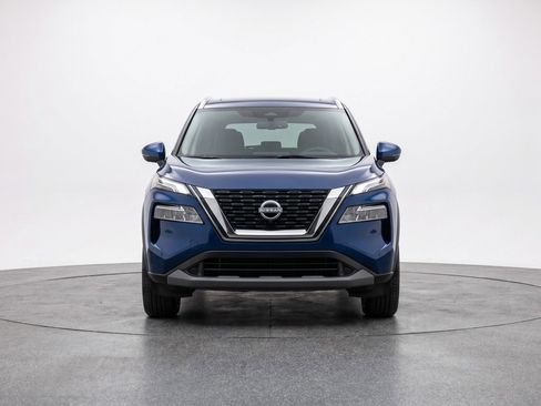Used 2025 Nissan Rogue SV FWD image 2