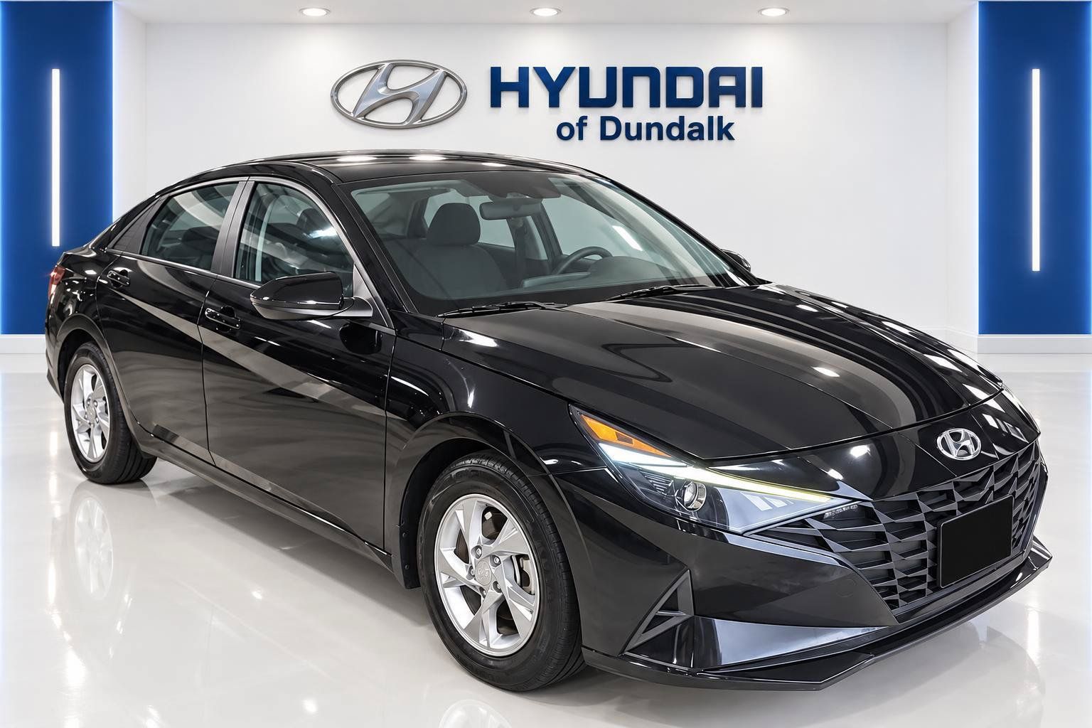 Used 2022 Hyundai Elantra SE FWD image 3
