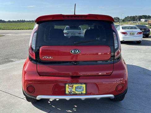 Used 2018 Kia Soul + FWD image 5