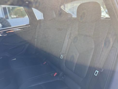 Used 2022 Porsche Macan AWD/4WD image 18
