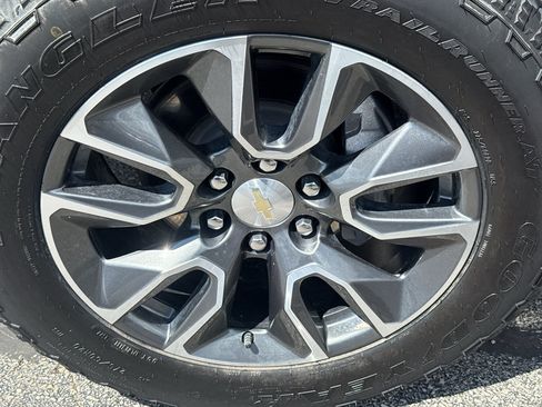Used 2023 Chevrolet Silverado 1500 LT AWD/4WD image 10