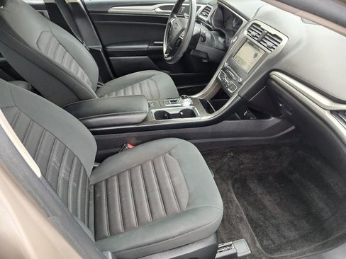 Used 2018 Ford Fusion SE w/ Fusion SE Technology Package image 13