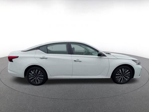 Used 2025 Nissan Altima 2.5 SV FWD image 16