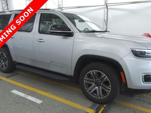 Used 2024 Jeep Wagoneer Series II w/ Flexible Seating Group RWD image 3