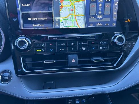 Used 2022 Toyota Highlander Limited image 27