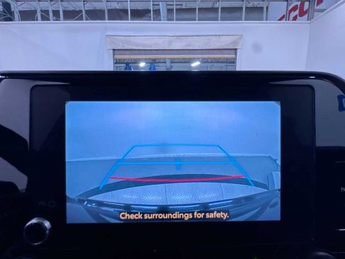 Used 2025 Toyota Highlander LE FWD image 26