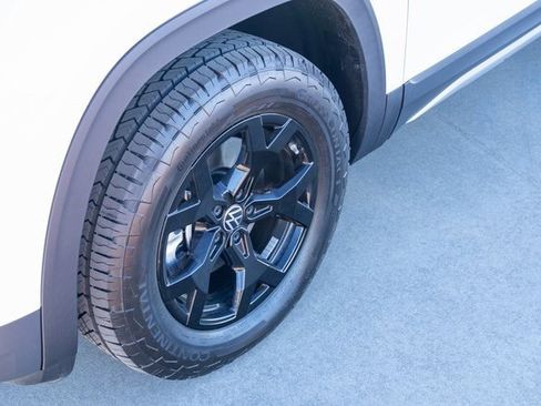 New 2026 Volkswagen Atlas Peak Edition image 10