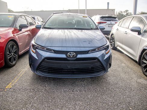 Used 2025 Toyota Corolla LE image 4