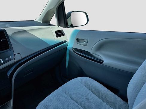 Used 2014 Toyota Sienna LE FWD image 26