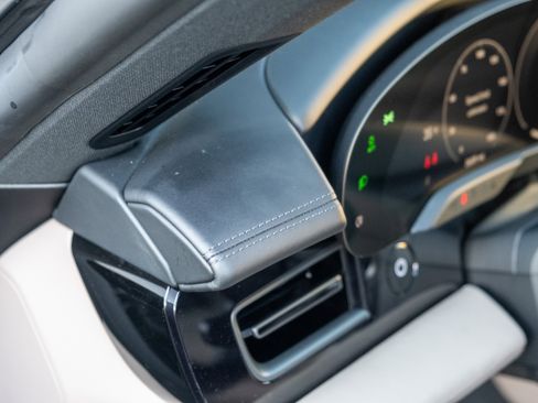 Used 2025 Porsche Taycan 4S image 18